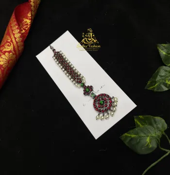 Beautiful Kundan Tika – Kuchipudi & Bharatanatyam Dance Tika | Black Finish